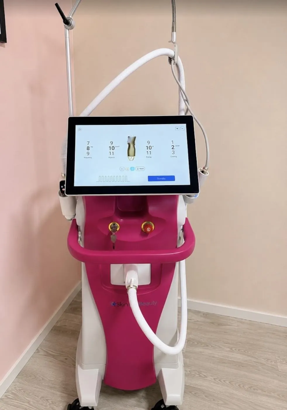 SkinTechBeauty 4W KI Pro für dauerhafte Haarentfernung in Frankfurt